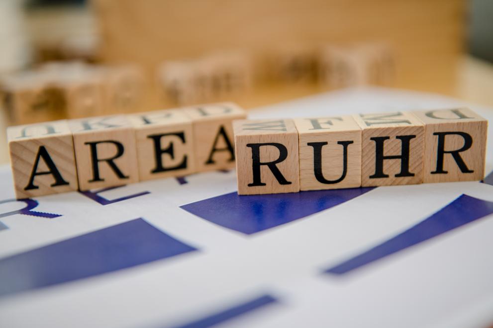 Letter cubes spelling „AREA Ruhr“