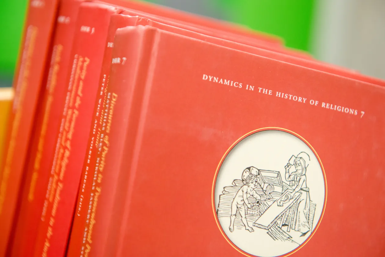 Rote Religionsbücher