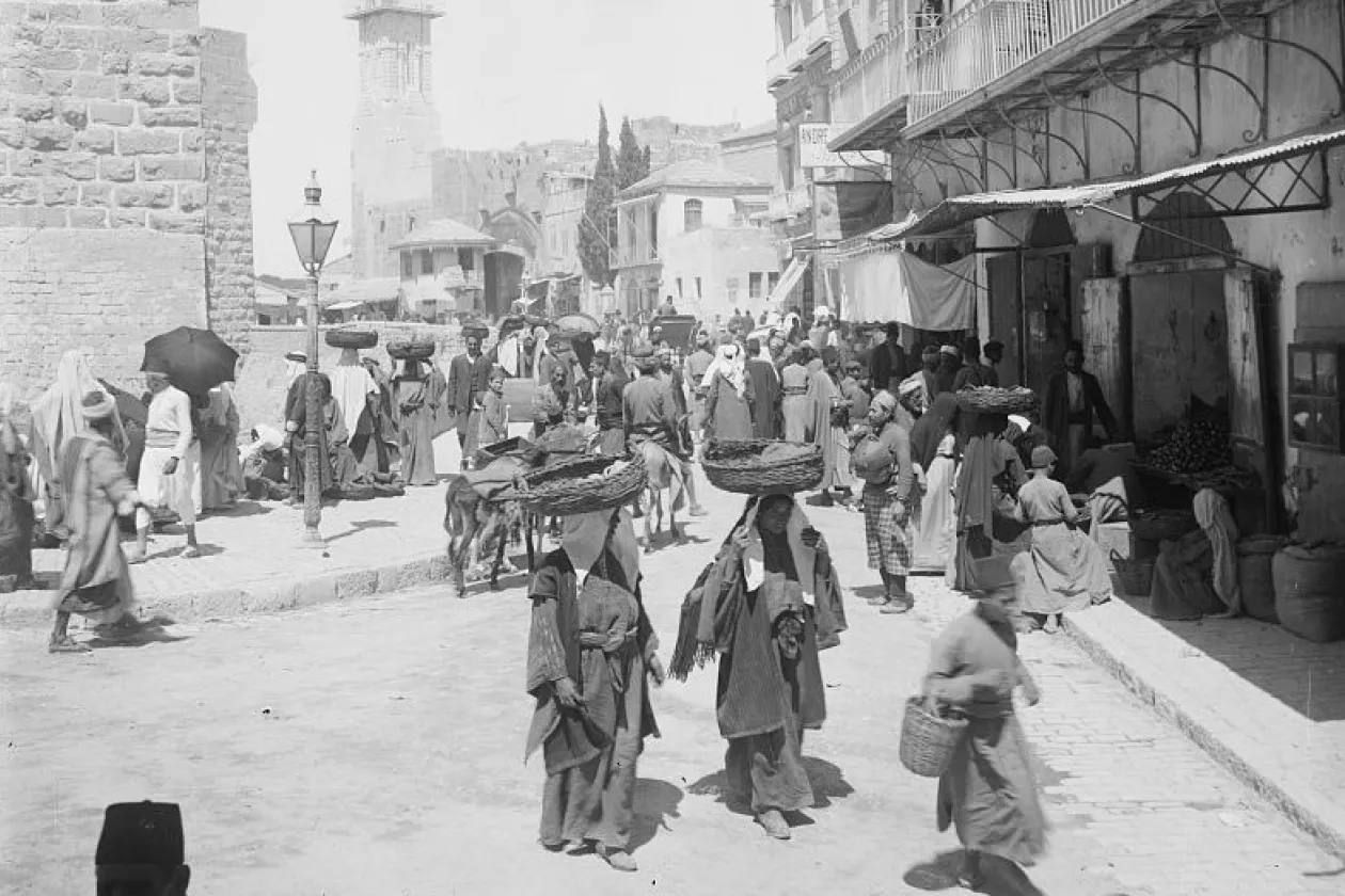 Menschen am Jaffator in Jerusalem um 1915