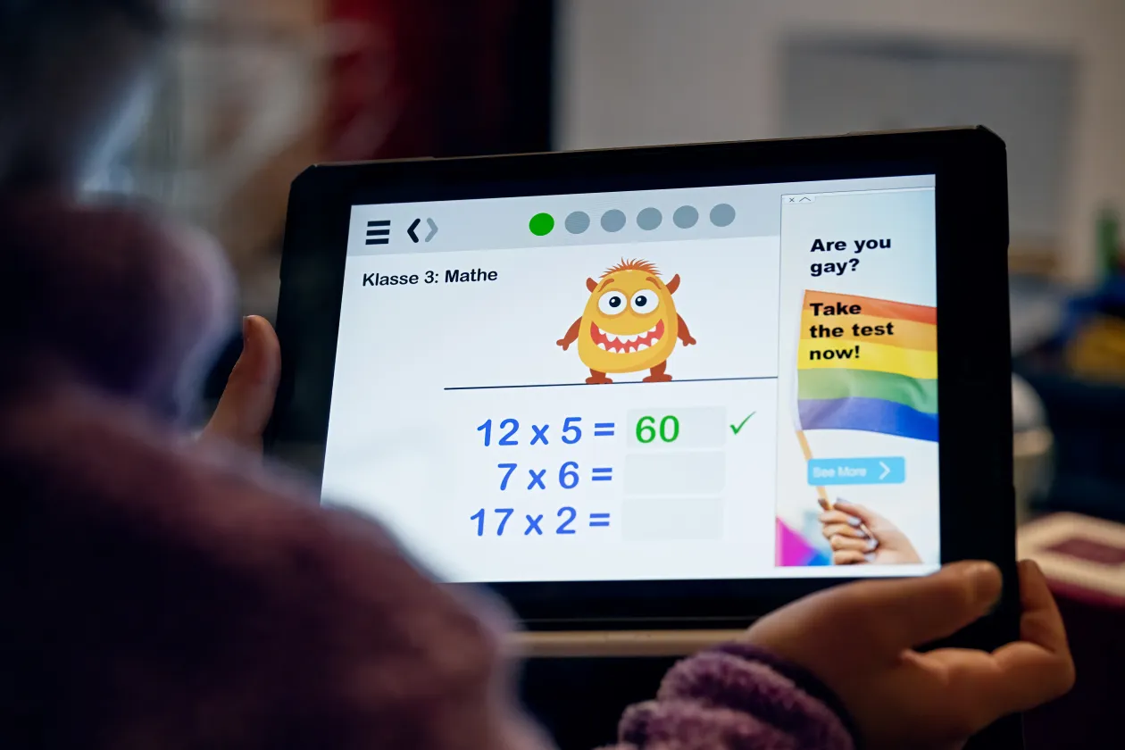 Eine Tablet mit einer Rechen-App