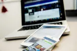 Ein Tablet, ein Smartphone und ein Laptop