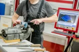 Metallfeile und CNC-Fräse