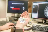 Hand mit Elektroden