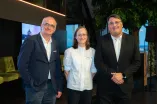Die Rektoren Manfred Bayer und Martin Paul mit Journalistik-Professorin Christina Elmer