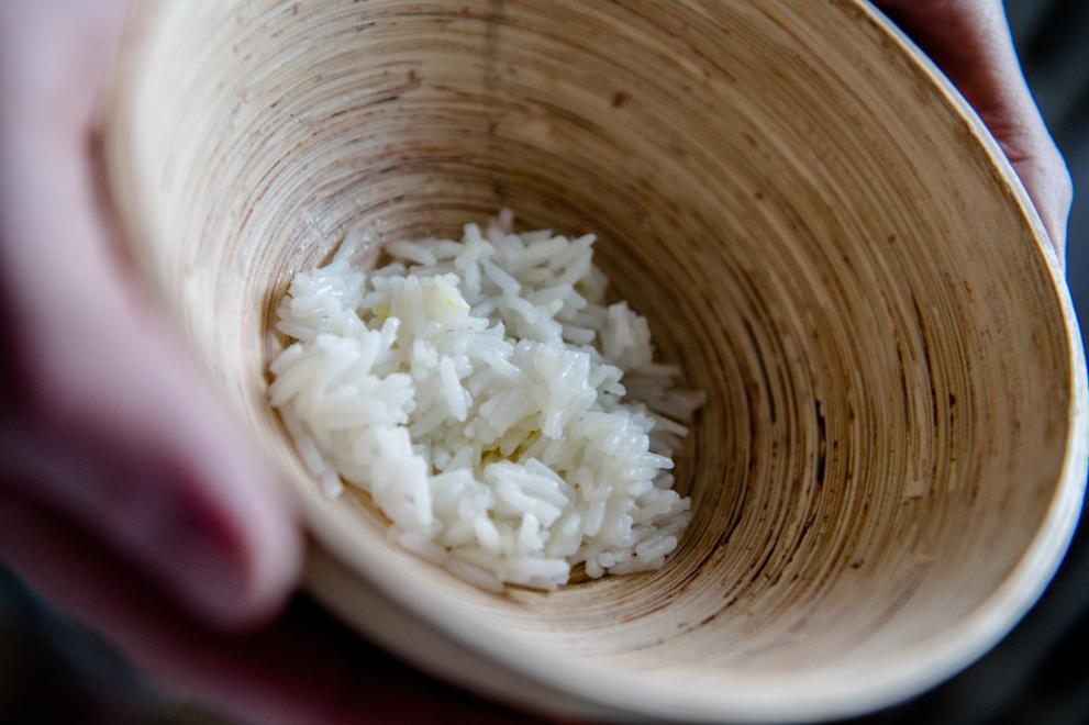 Eine Schale mit Reis