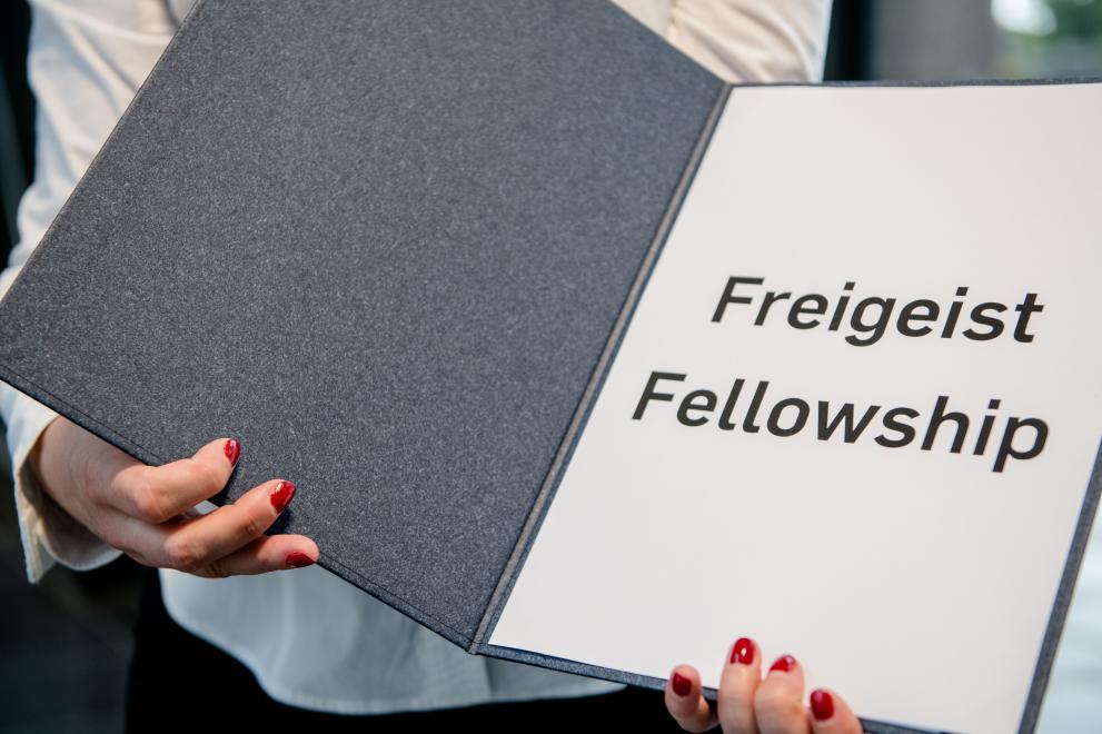 A folder with the inscription Freigeist Fellowship