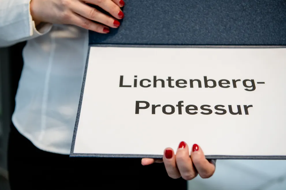 Eine Mappe mit der Aufschrift Lichtenberg-Professur
