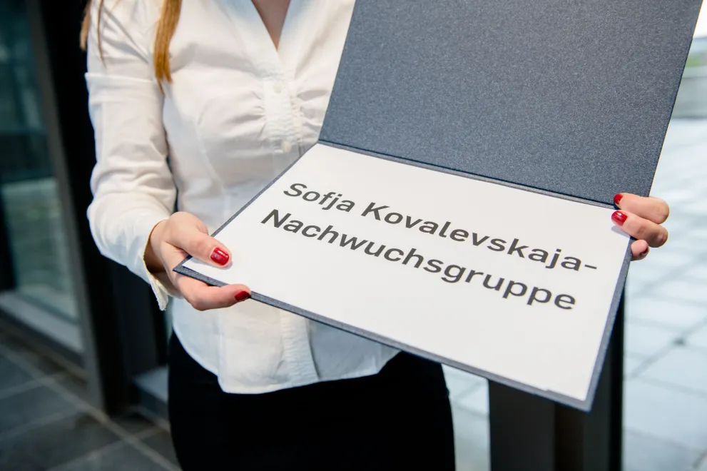 Eine Mappe mit der Aufschrift Sofja Kovalevskaja-Nachwuchsgruppe