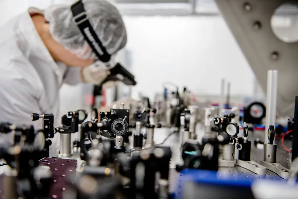 Table with many mirrors