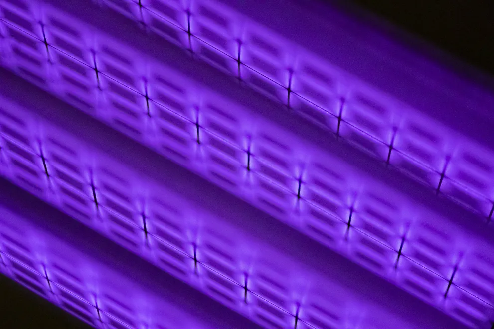 Violett leuchtende Vierecke